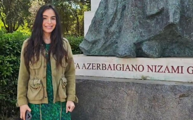 Leyla Əliyeva İtaliyada Nizaminin heykəlini ziyarət etdi- VİDEO Leyla Əliyeva İtaliyada Nizaminin heykəlini ziyarət etdi- VİDEO
